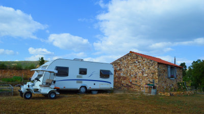 Camping Portugal - La maisonnette et notre caravane